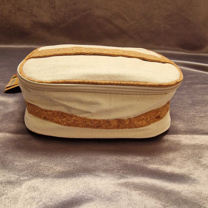 Kosmetyczka podróżna wykonana z korka i płótna