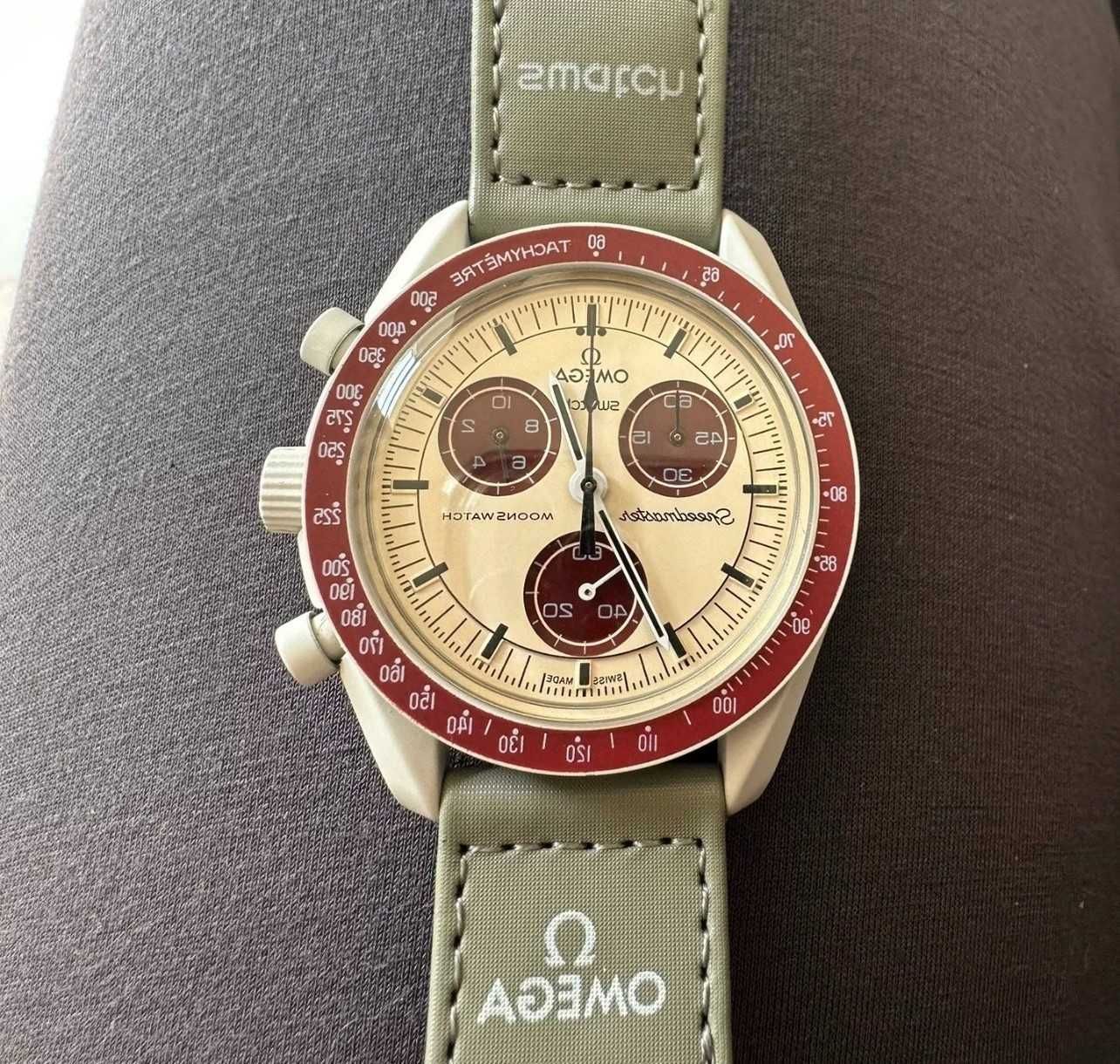 Zegarek Omega x Swatch So33M101, inspiracja Plutonem