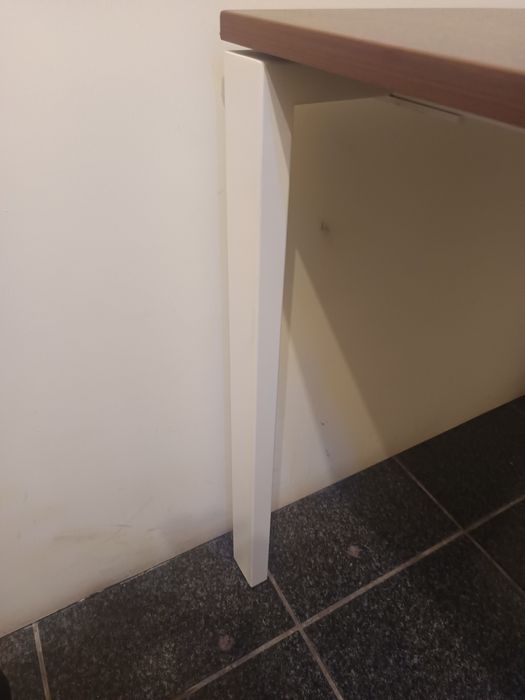 Secretária de madeira maciça