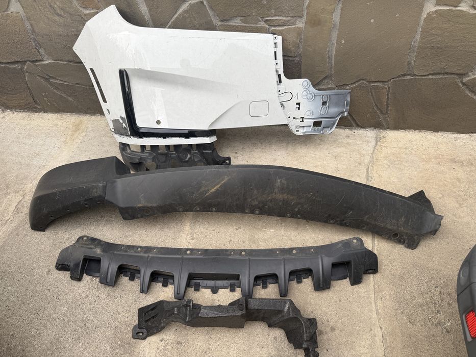 BMW ix, бампер передний правая часть