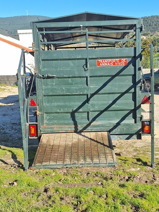 Reboque de animais vivos