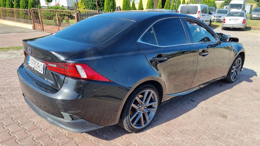 Lexus IS 2.5 hybryda