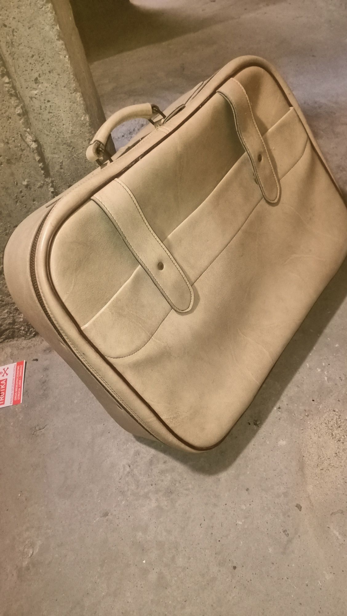 Stara walizka z PRL