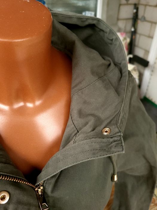 Жіноча вітровка H&M Розмір 36 Зручна Стильна
3. Осін