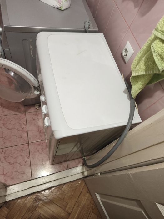 Пральна машина Indesit працююча