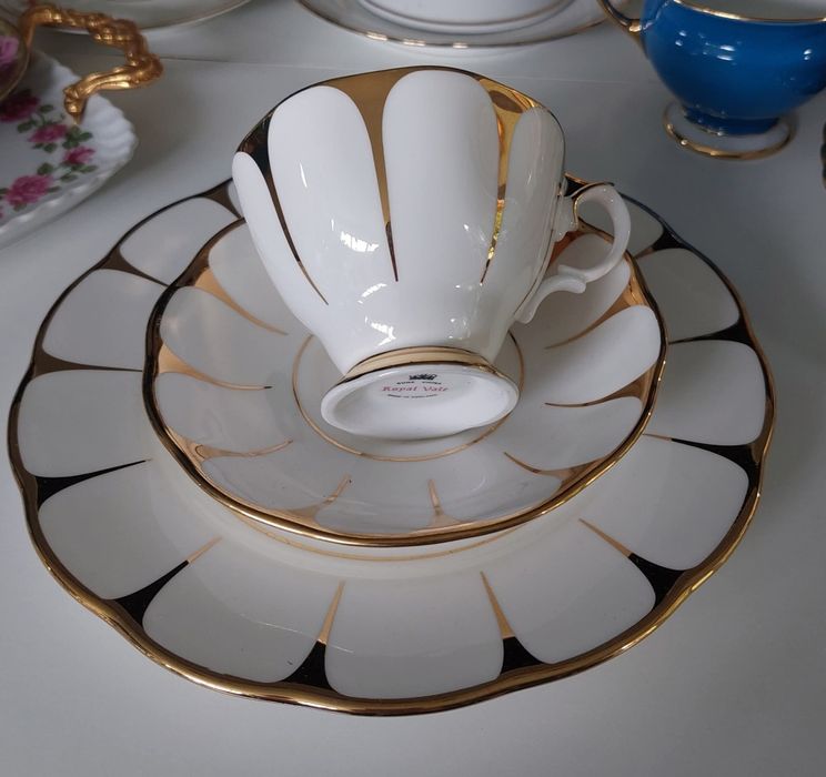 zestaw śniadaniowy, pochodzący z angielskiej wytwórni Royal Vale