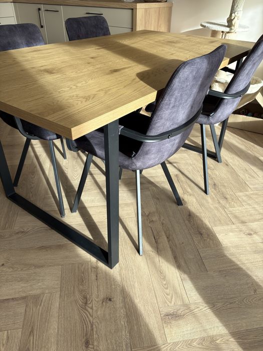 Stół do jadalni i krzesła