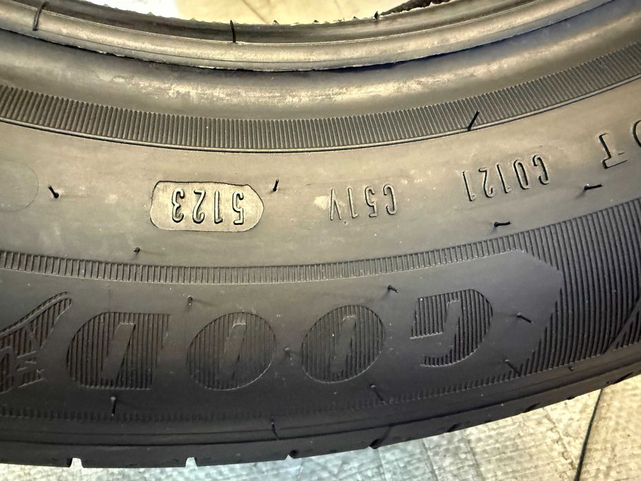 Opony letnie Goodyear EfficientGrip Cargo 195/65/16C 100/98H jak NOWE