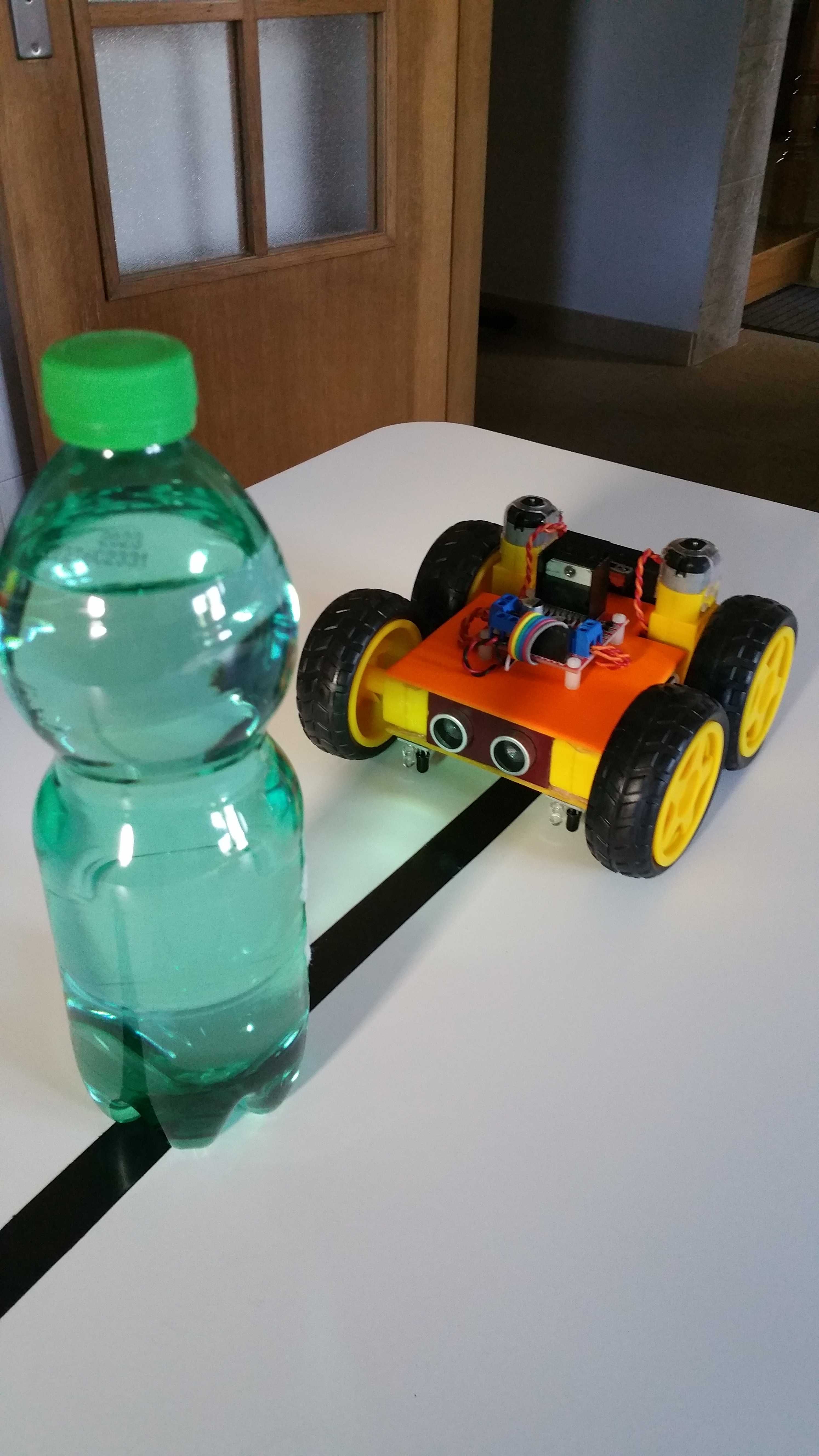 Carro Robot Educacional Arduino programado linha evita obstáculos.