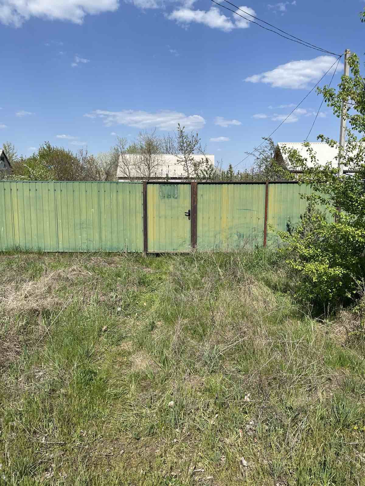 Земельный участок с построенной времянкой