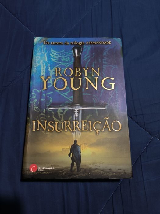 Livro "Insurreição" de Robyn Young