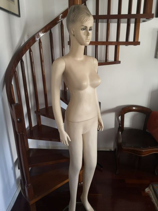 Manequim antigo feito à mão
