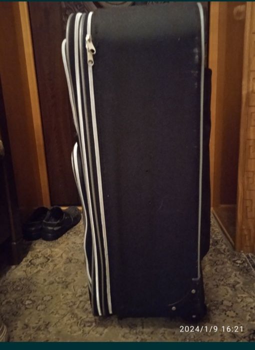 Школьный рюкзак,почти новый 800+Дорожный чемоданы