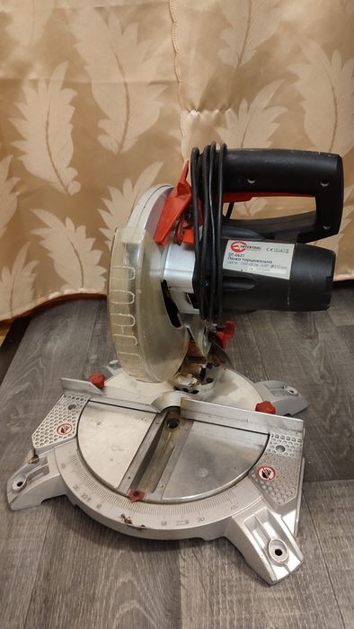 Пила торцовочная 210мм 1400ват 5500 об/мин Intertool