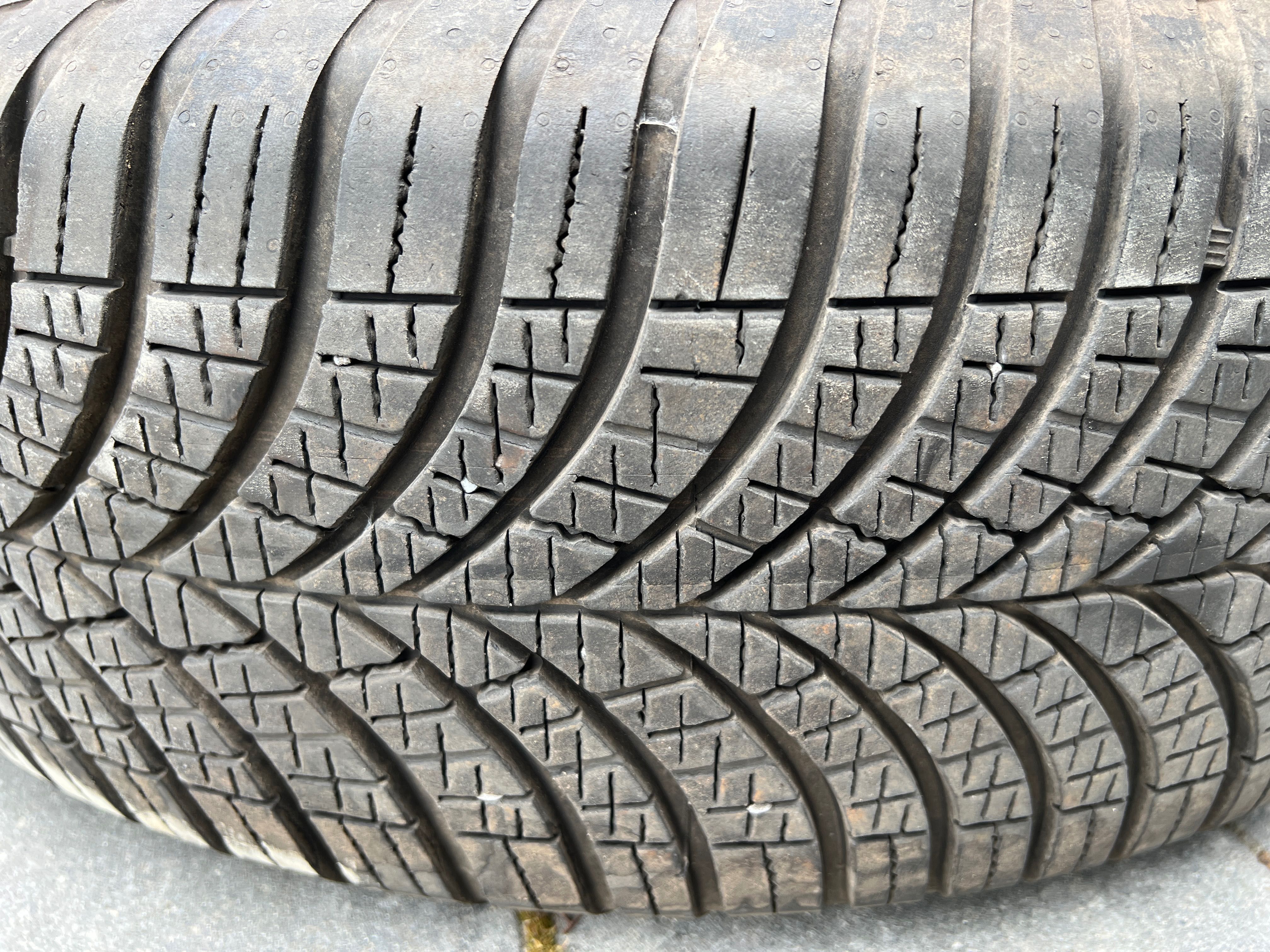 Opony wielosezonowe 225/65/R17 GoodYear 4Seasons 6mm