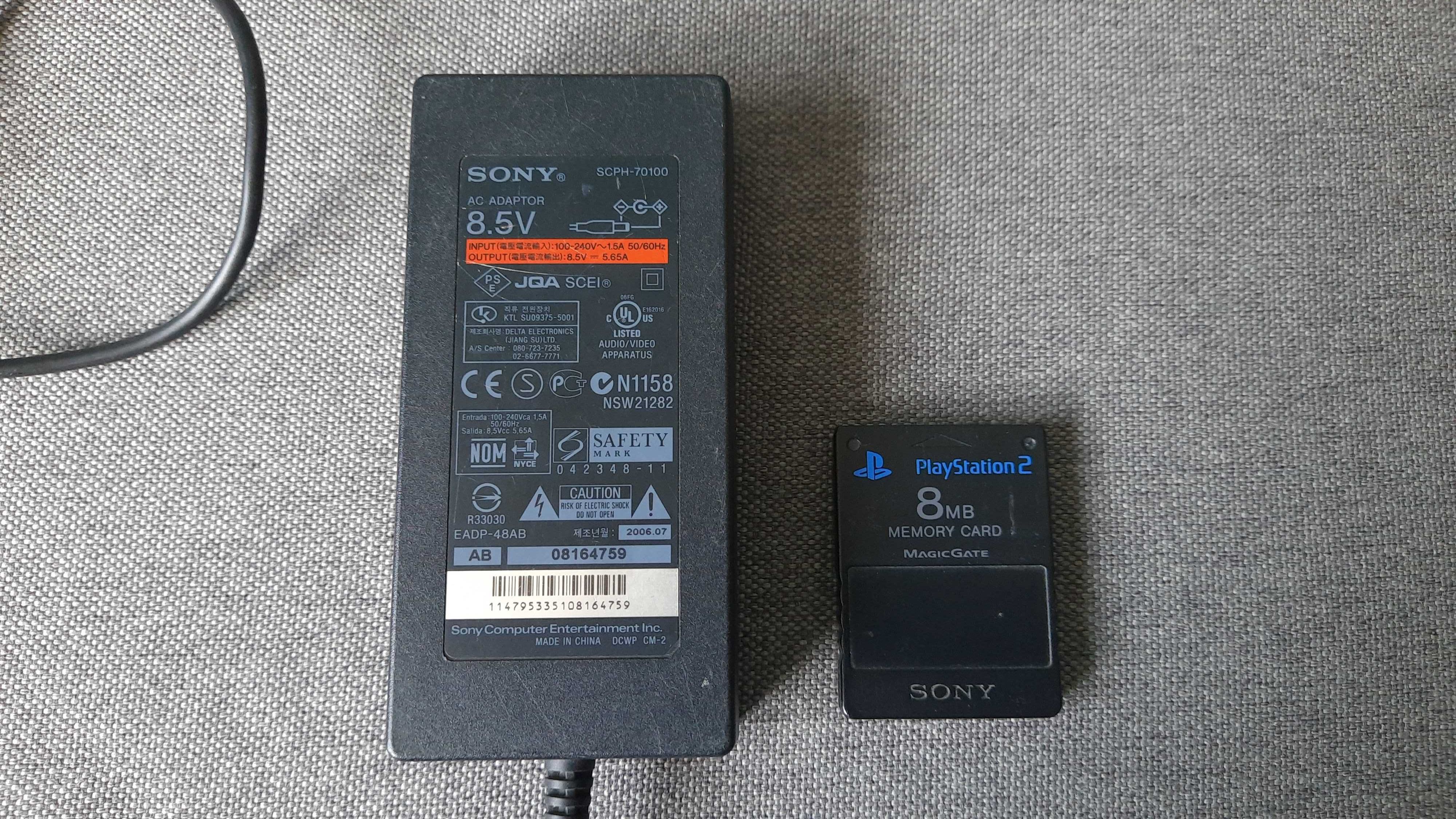Konsola PS2 Playstation 2 z zasilaczem i kartą pamięci 8mb.