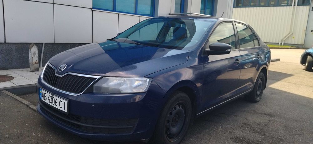 Компанія розпродує авто