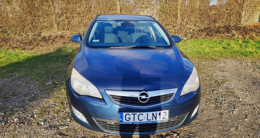 Opel Astra Sprzedam Opla Astra z silnikiem diesel o pojemności 1.7 i mocy 125KM.