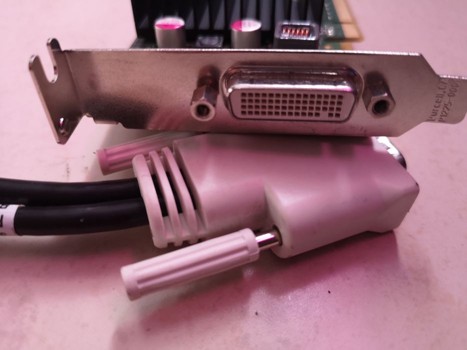 NVIDIA NVS300 Quadro Graphics Card and Cable64550646059650123