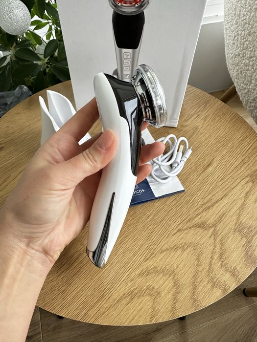 Мікрострумовий RF масажер для обличчя Medica+