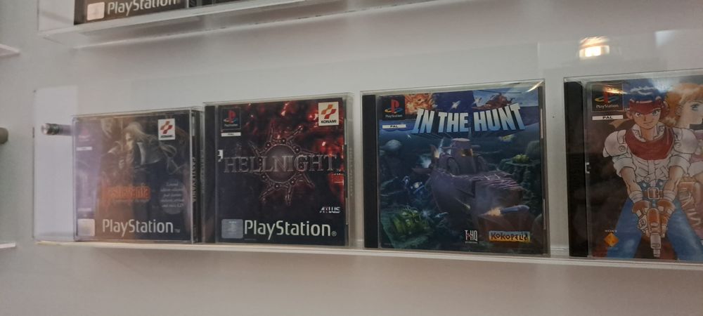 Półka - display na gry PlayStation 1 PSX PS1 PSone 70x16,5x6 cm