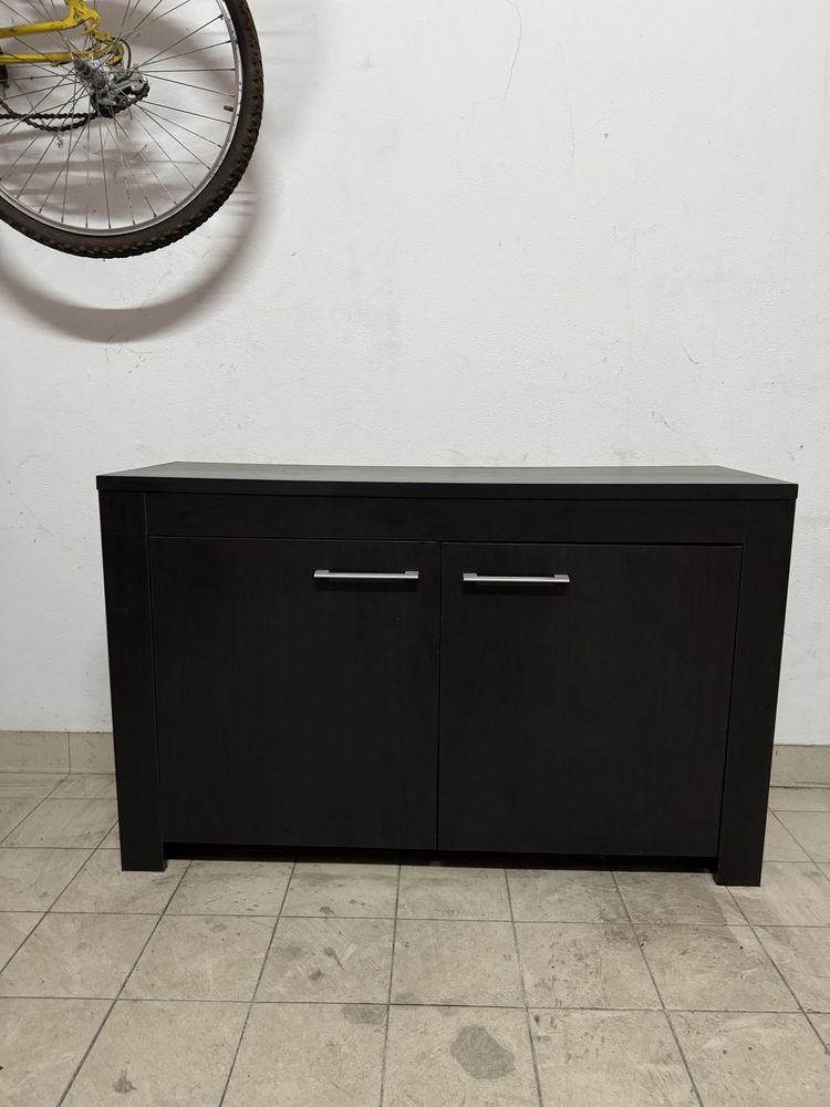 Móvel preto como novo.