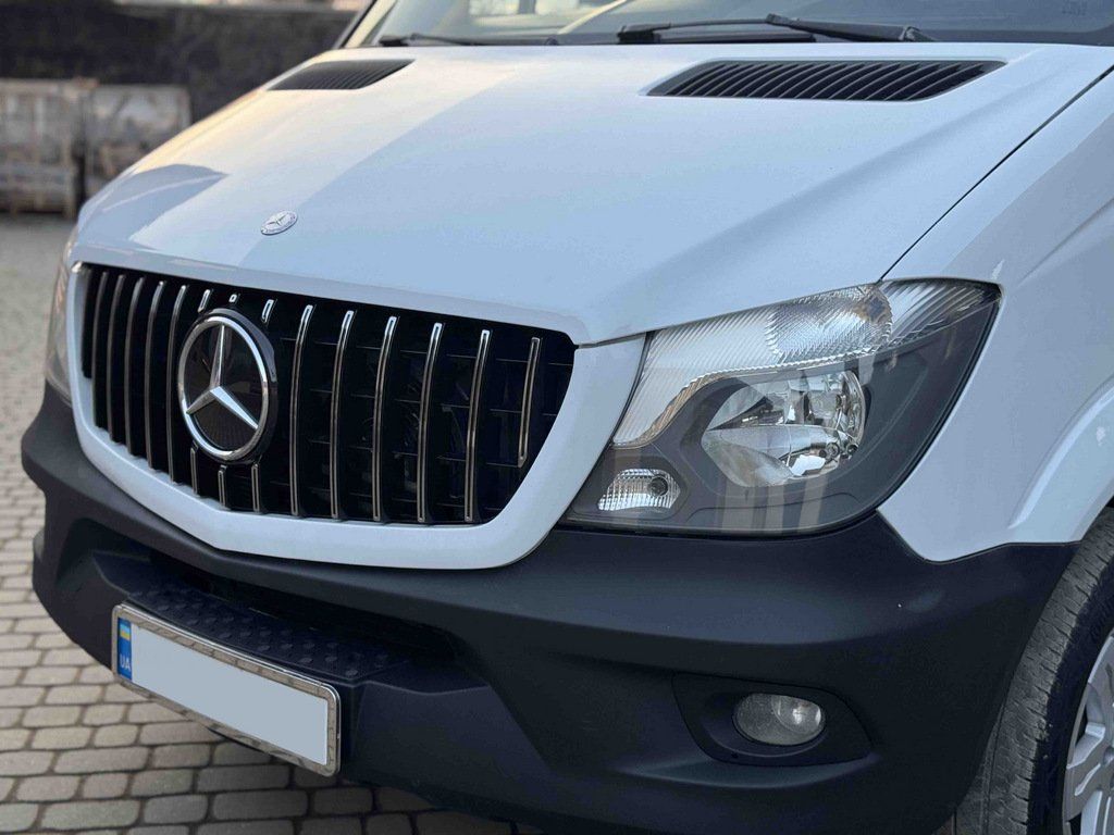Mercedes Sprinter W906 Передняя решетка с хром полосками (тюнинг)