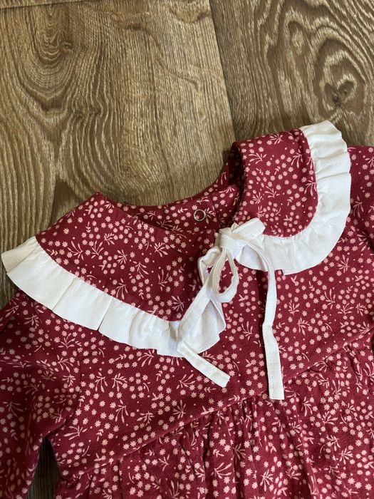 Сукня з комірцем