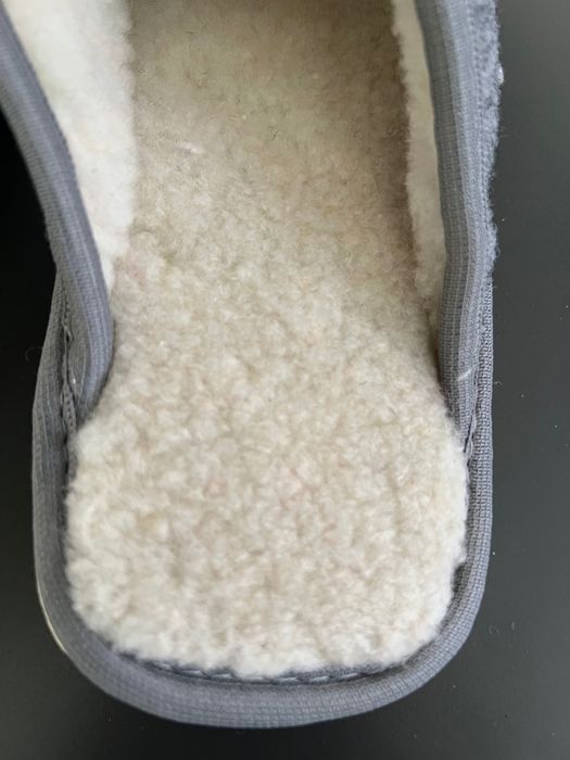 Тапочки чоловічі з вовняним утепленням,дуже теплі.