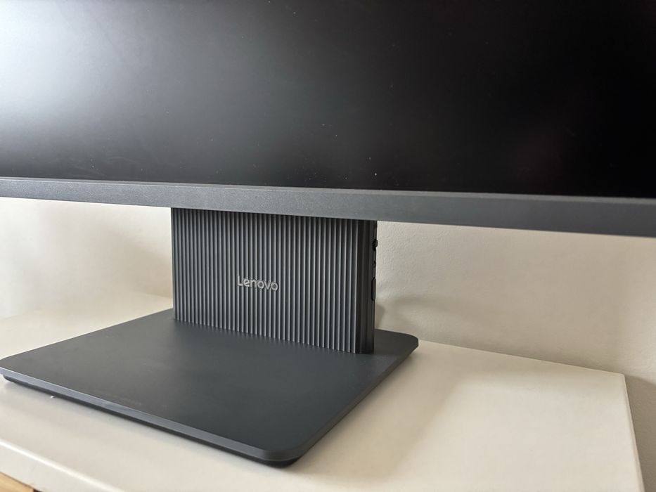 Computador All-In-One Lenovo IdeaCentre  27" + Rato + Teclado