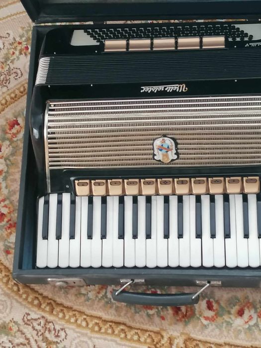 Akordeon weltmeister gigantilli V 120 basów z futerałem