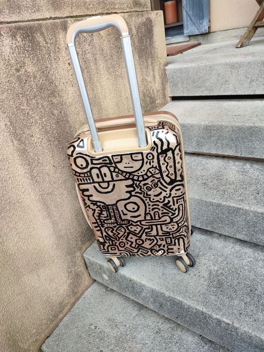 Mala troley super diferente it tribute Mr doodle