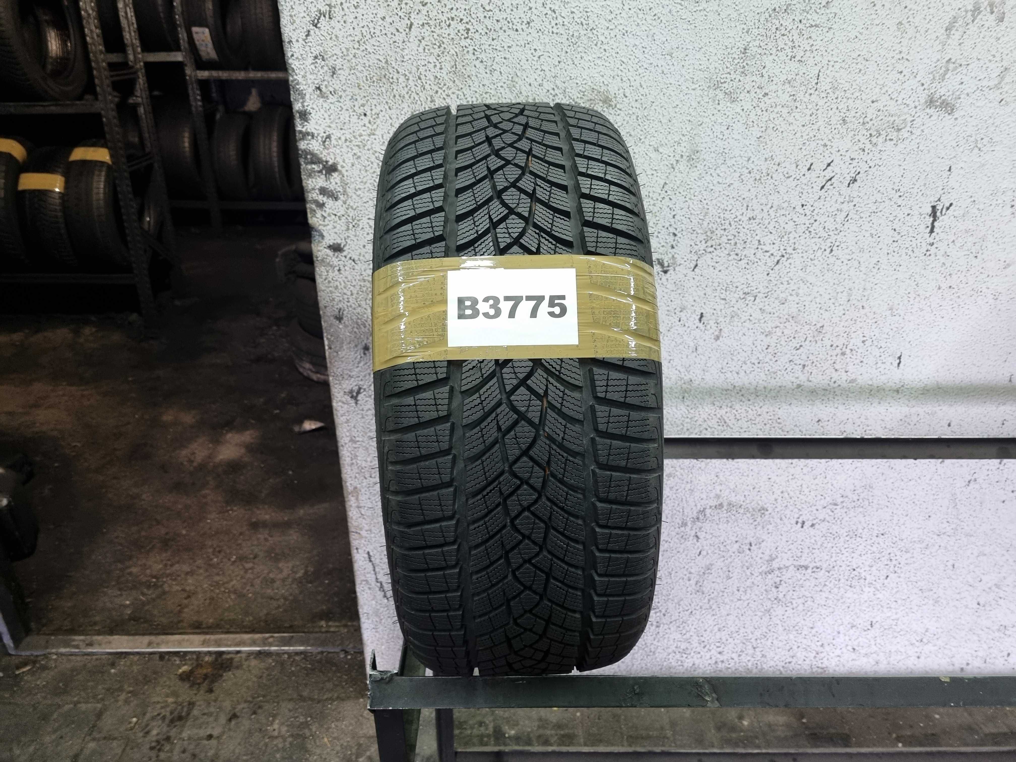 225/40/18 92V Goodyear UltraGripPefromance + D.3220