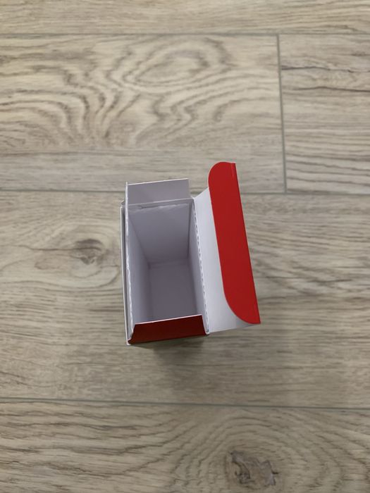 Nowe pudełko po perfumach Hugo Man