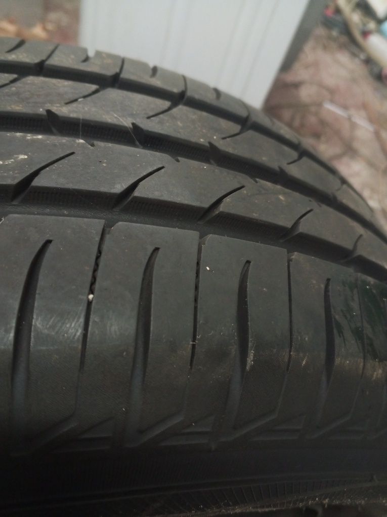 Продам летнюю резину Toyo на дисках 195*65, r15 , могу привезти
