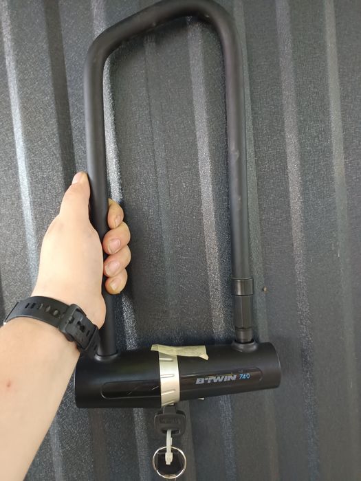 zapięcie rowerowe typu U-lock marki B'Twin model 740
