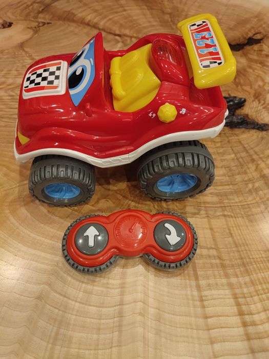 Samochodzik zabawkowy clementoni