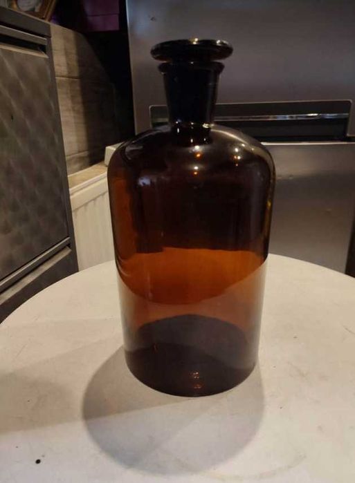 Przedwojenna brązowa szklana butla apteczna