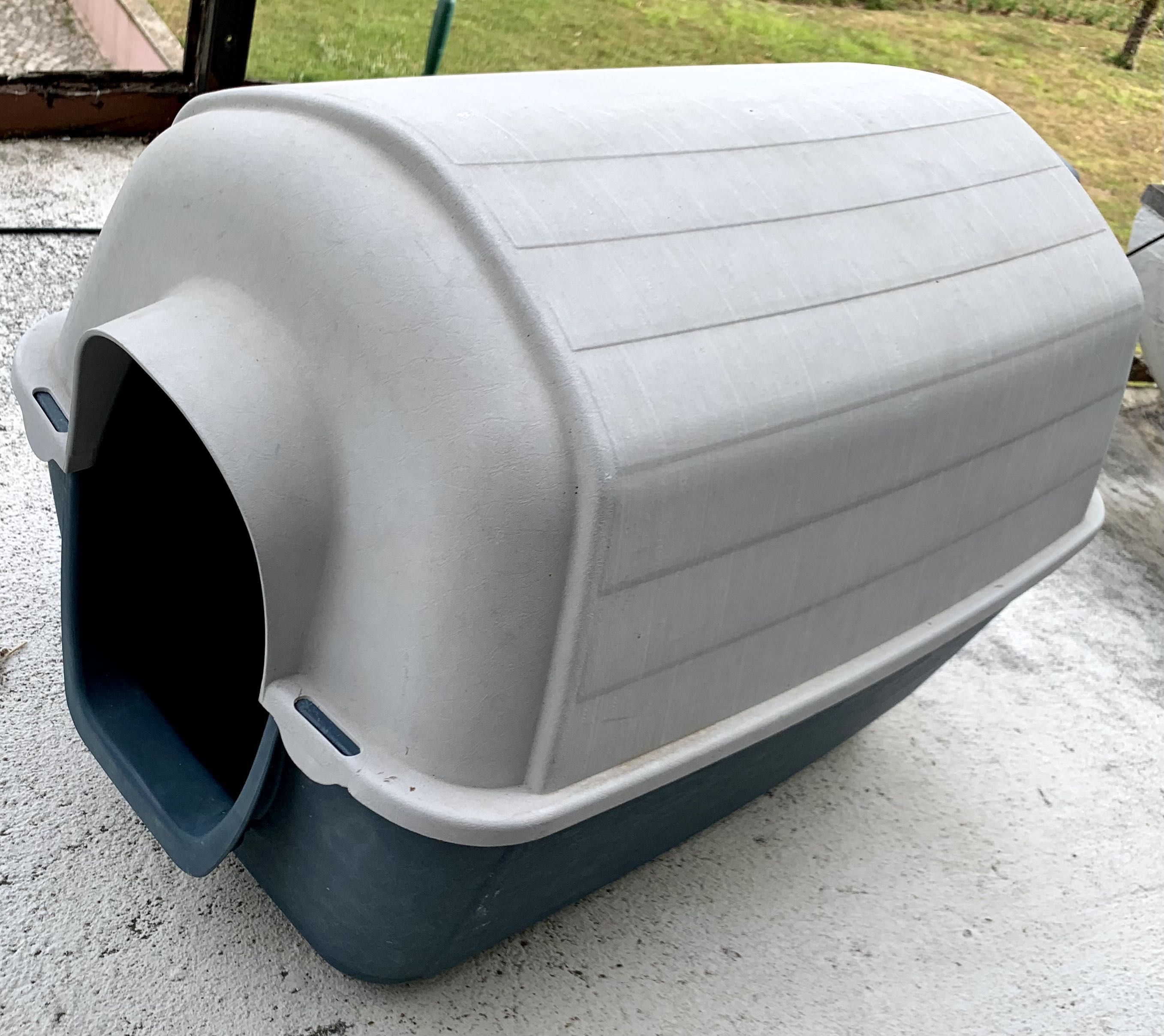 Casota para cão de porte médio em PVC