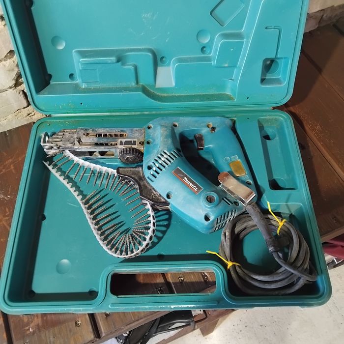 Wkrętarka taśmowa Makita 6830