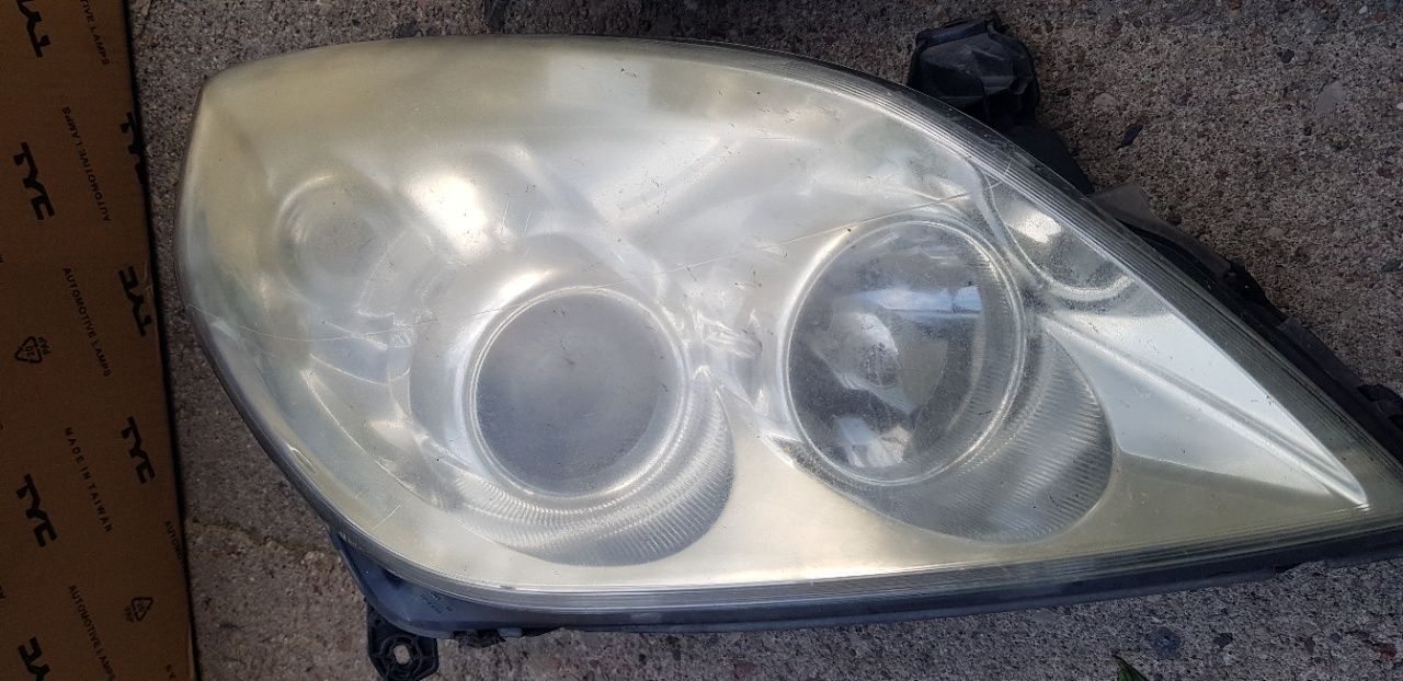 Reflektory Opel Vectra C 1.8