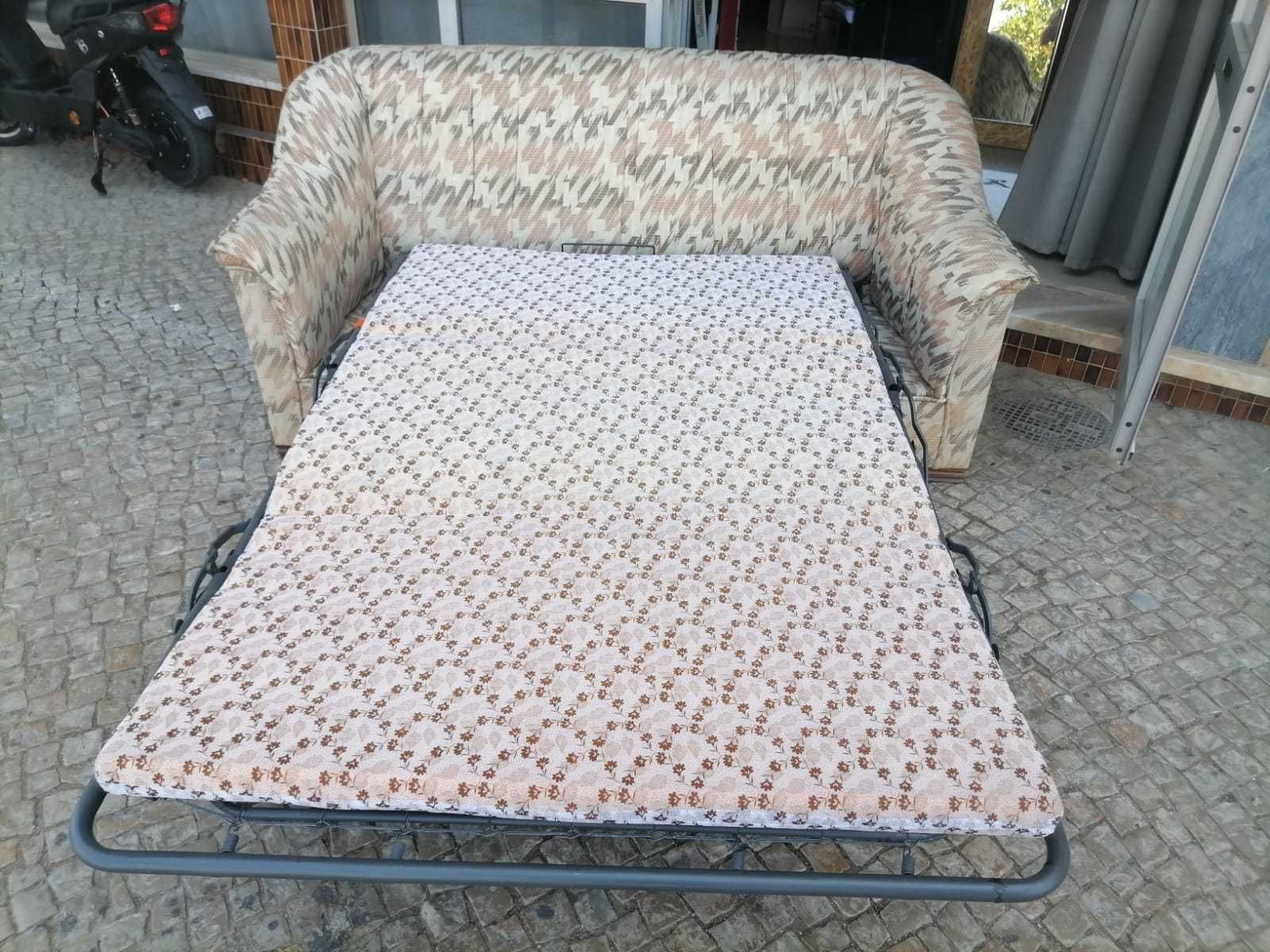 Vendo um sofá cama