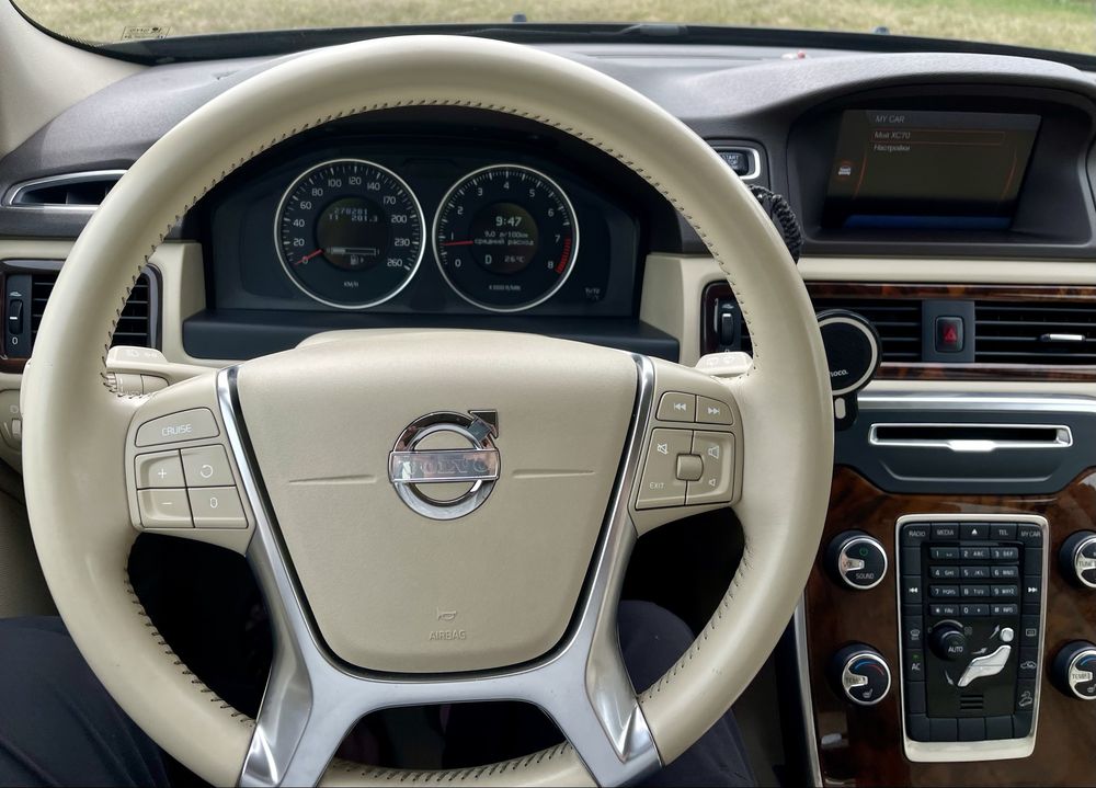 Volvo XC70 3.2 AWD, модель 2012 року. В ідеальному стані