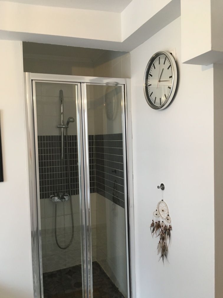 Quarto aluga-se.