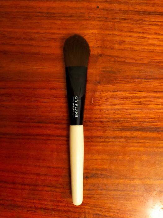 Новые Кисти для макияжа, тона, пудры, хайлайтера. Цены разные