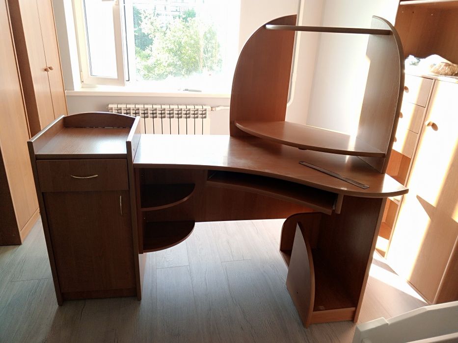 Угловые компьютерные столы