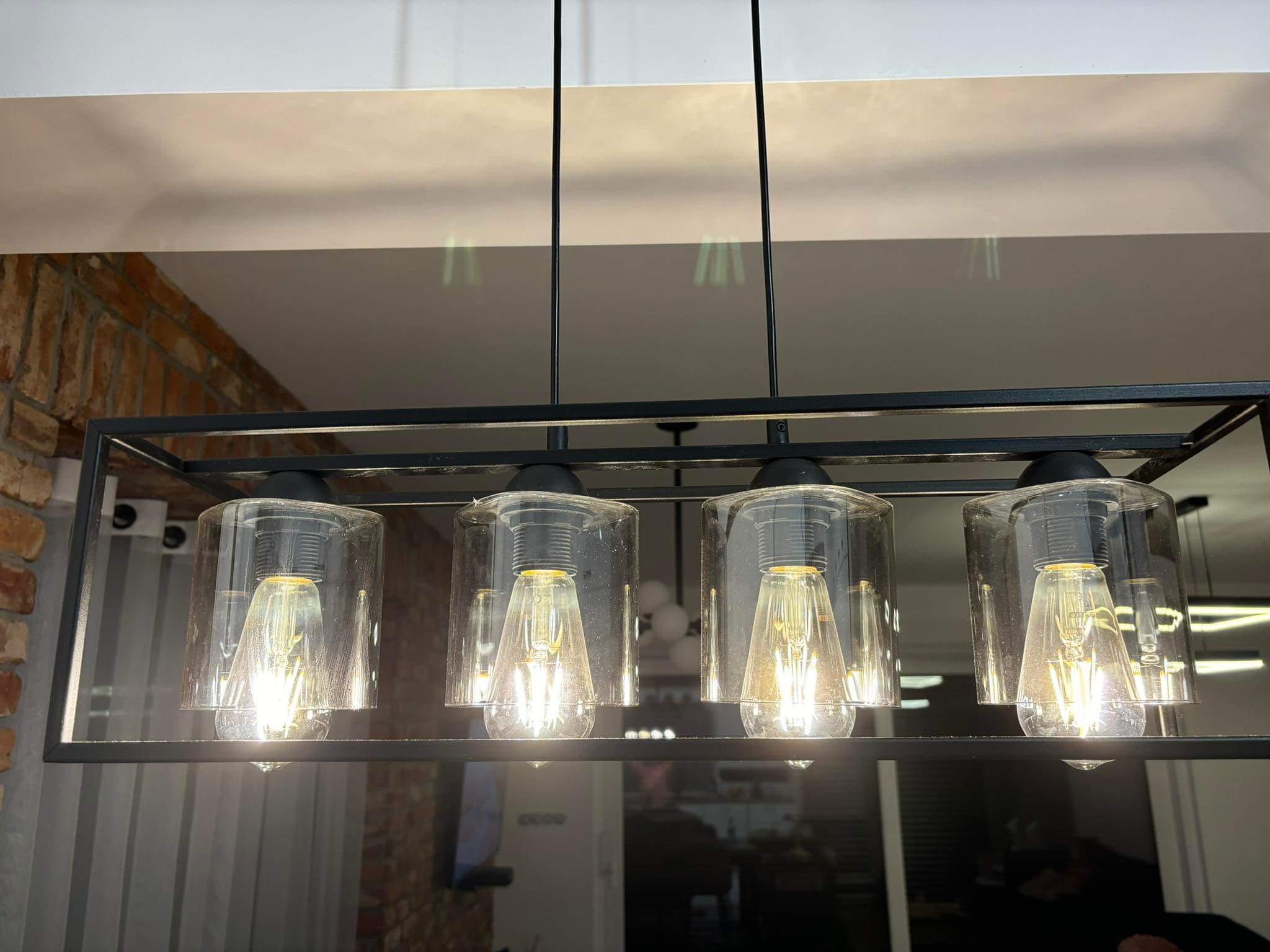 Lampa wisząca z żarówkami loft czarna szklane klosze