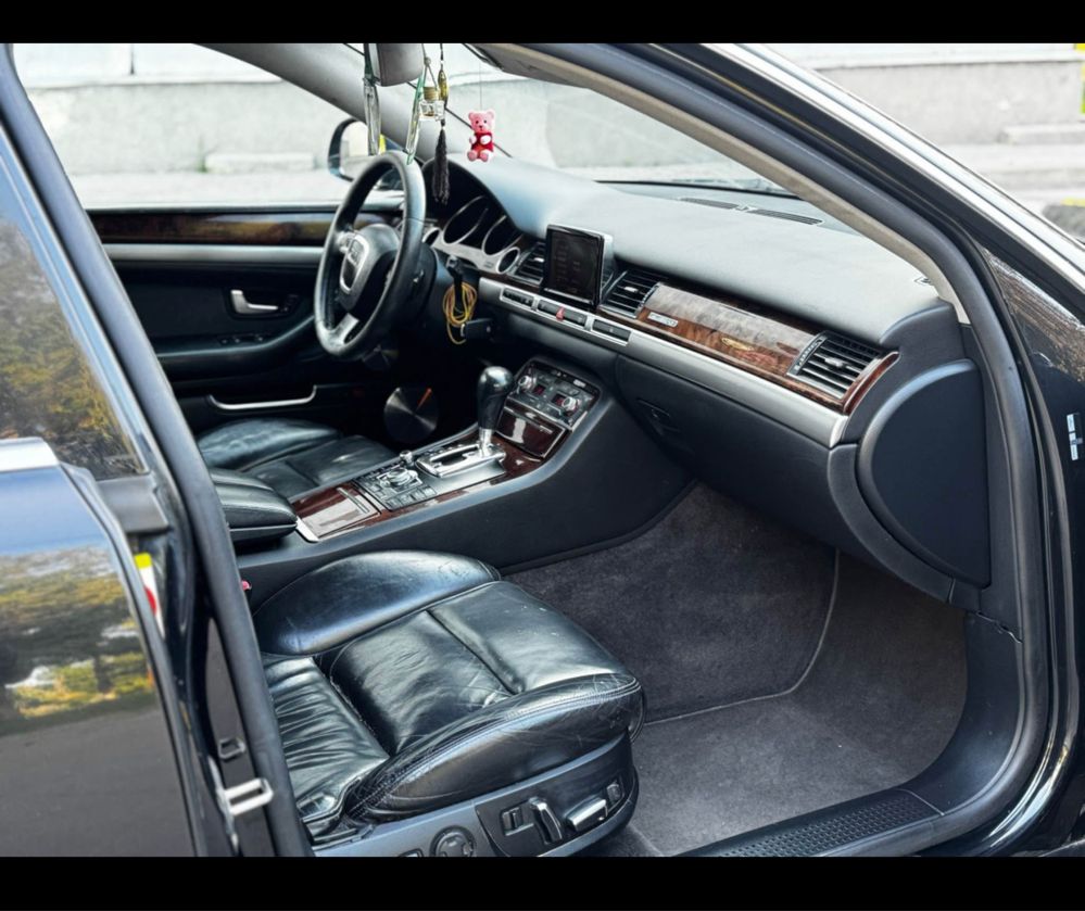 Audi A8 2009p 3.0d музика bang Olufsen