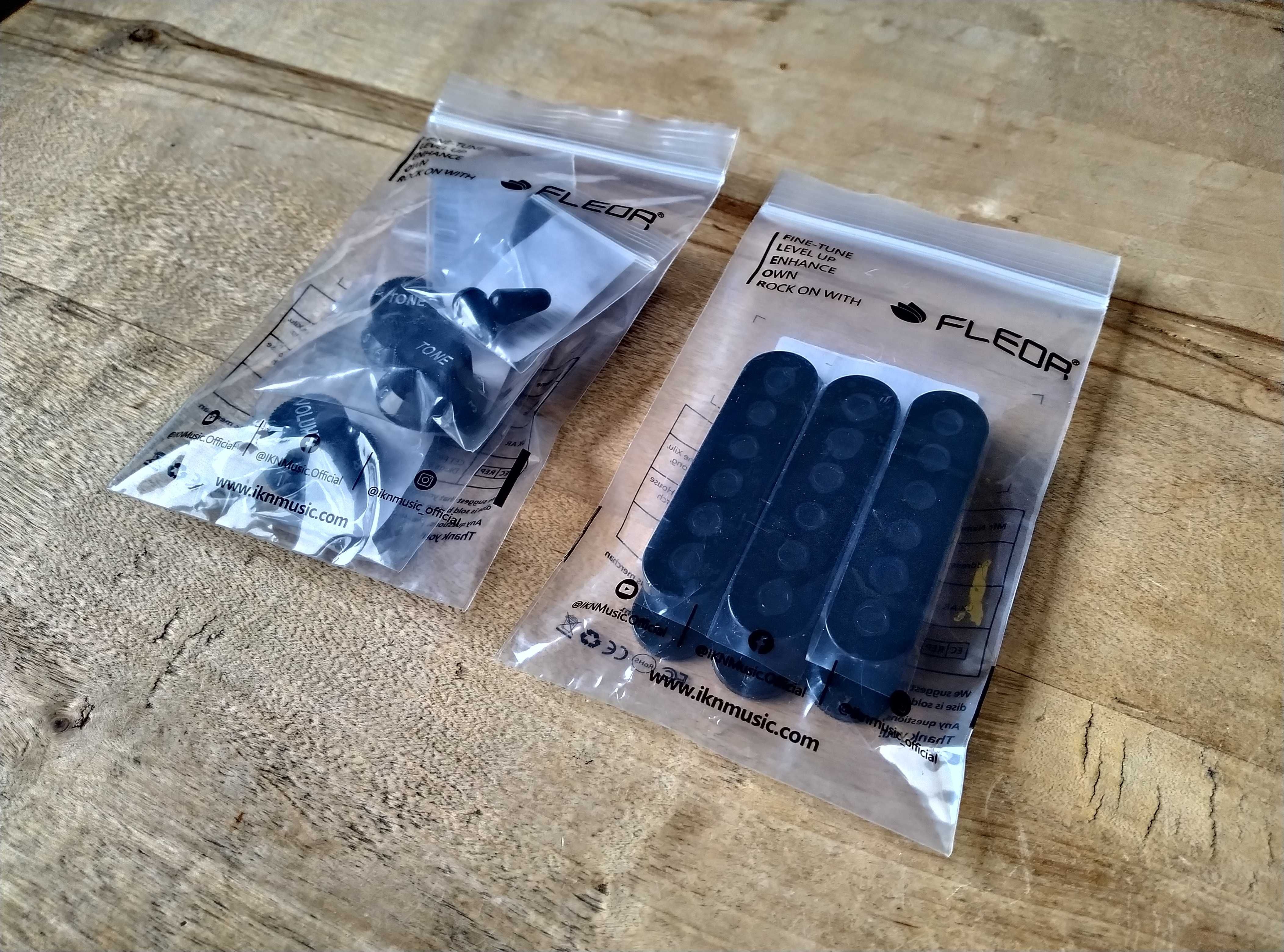 Zestaw elementów do gitary Stratocaster (czarny)