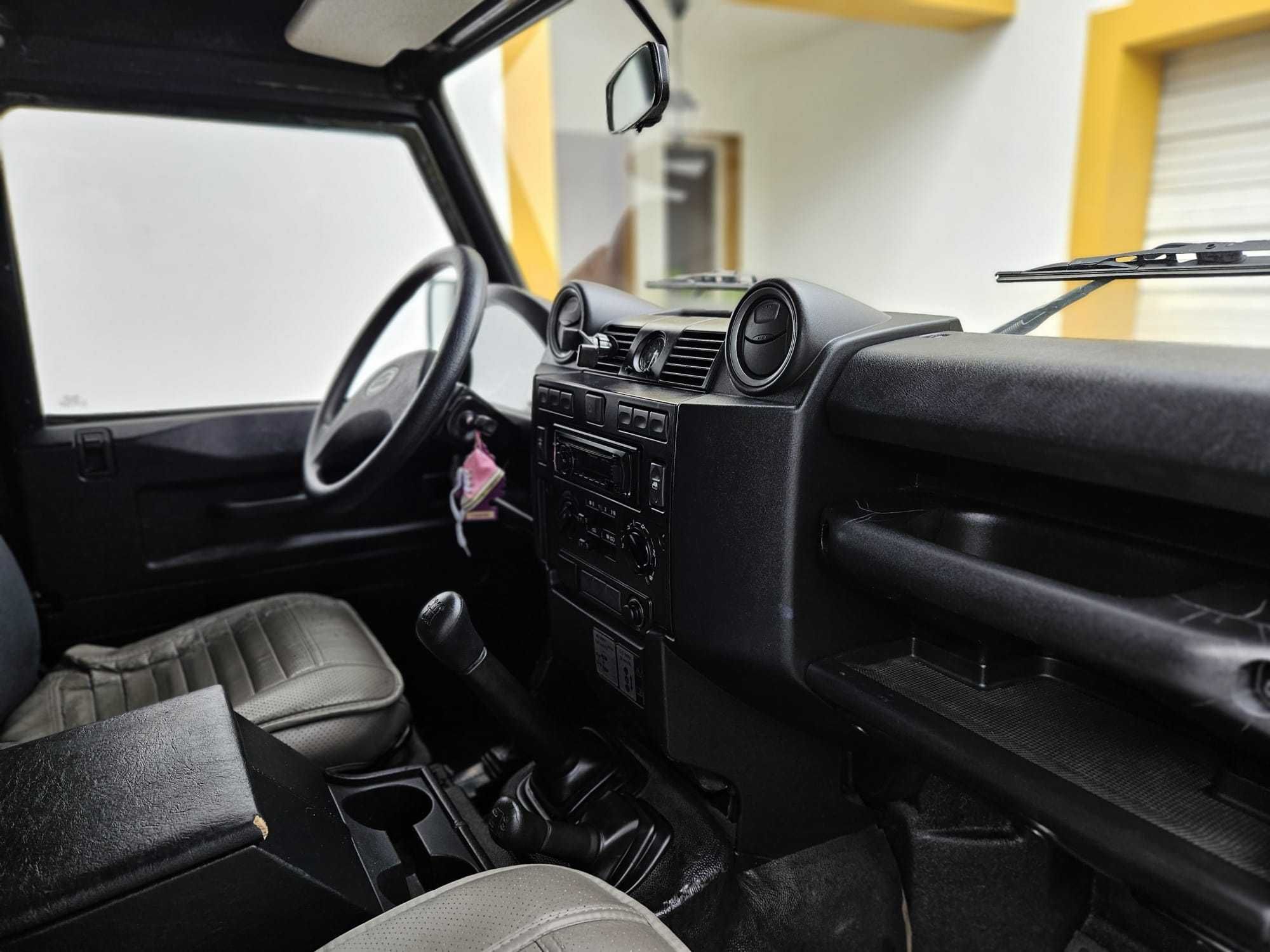Land Rover Defender 90 ST